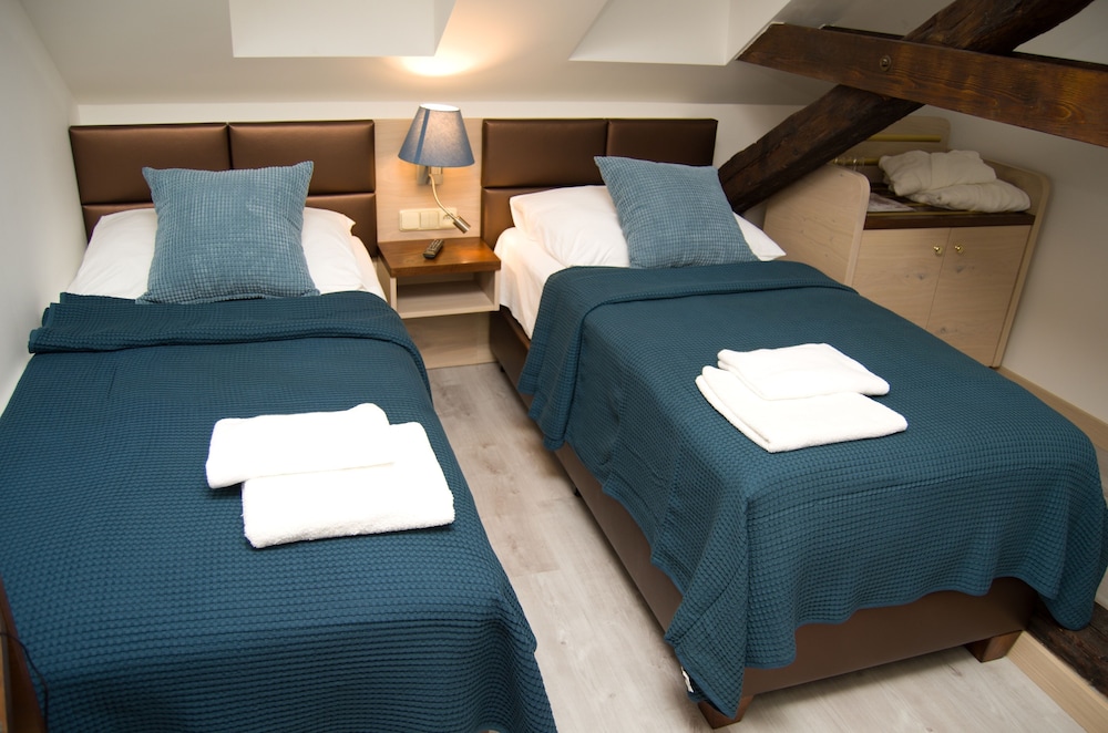 Standard Double or Twin Room - Photo 6
