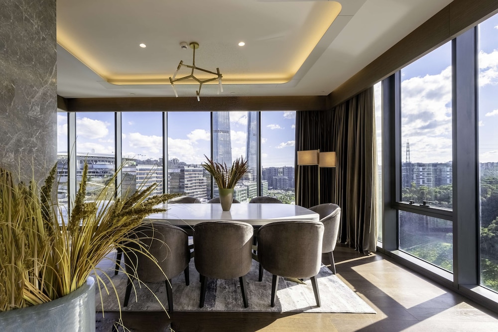 Presidential Suite with Lounge Access