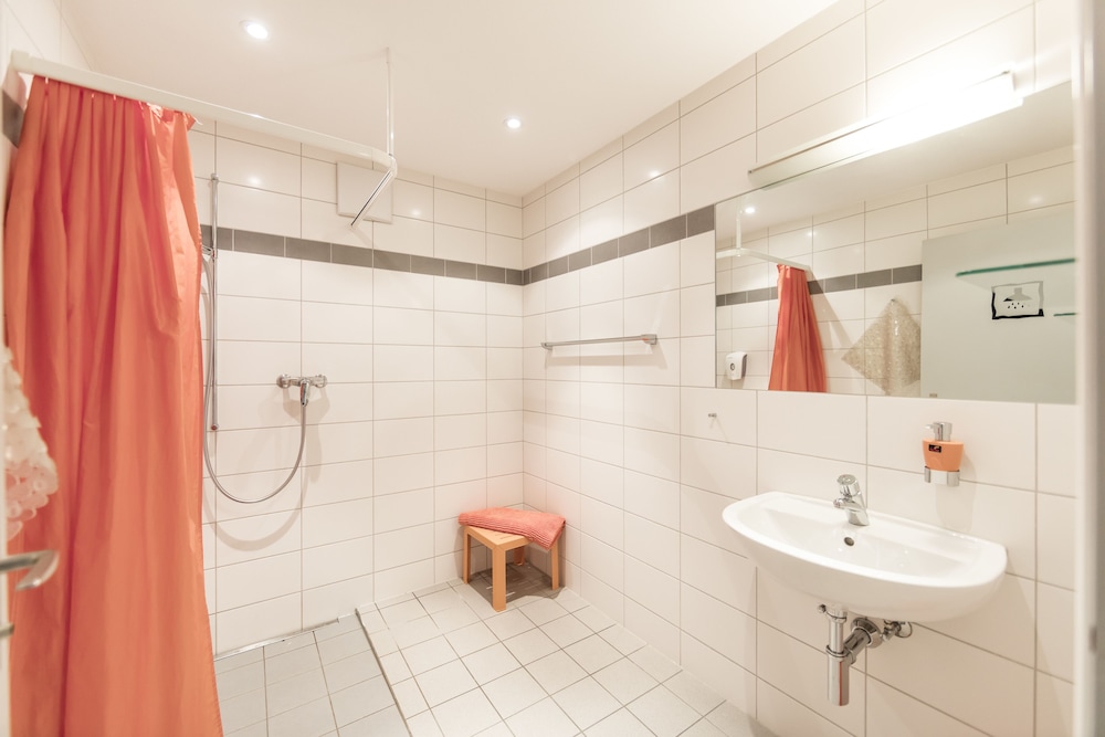 Quadruple Room, Multiple Beds, Shared Bathroom photo 3