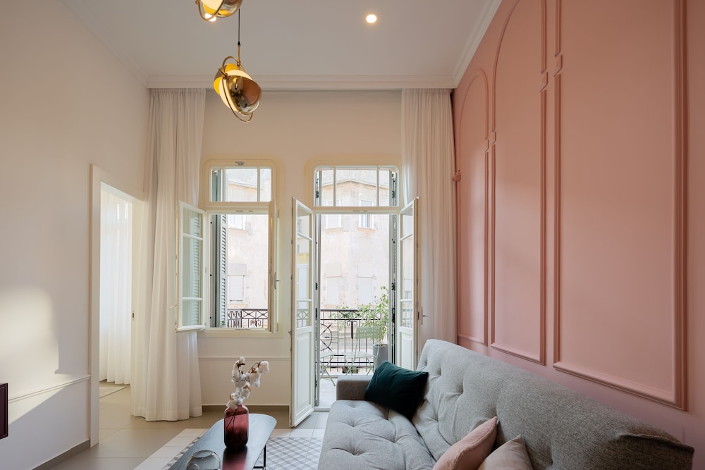 Two Bedroom Apartment With Balcony photo 1