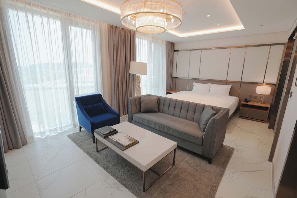 Suite, 1 King Bed (Complimentary Pool Access for 2) - Photo 1