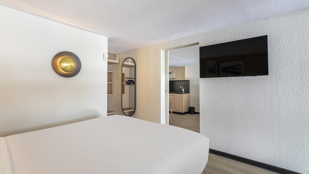 Superior Room, 1 King Bed with Sofa bed - Photo 3