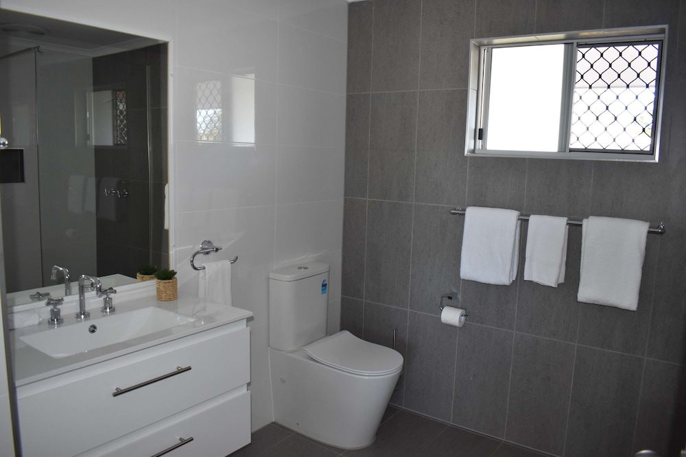 Suite, Multiple Beds, Non Smoking, Balcony - Photo 11