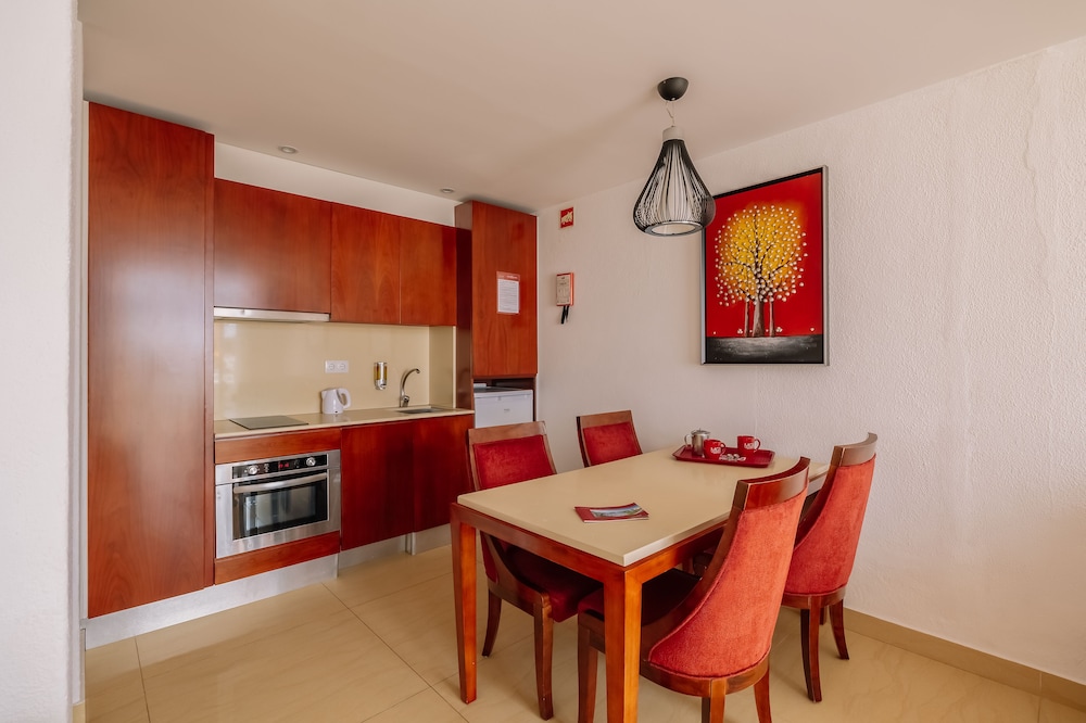Deluxe Apartment, 1 Bedroom, Sea or Pool View ( 2 Adults 2 Children) - Photo 9