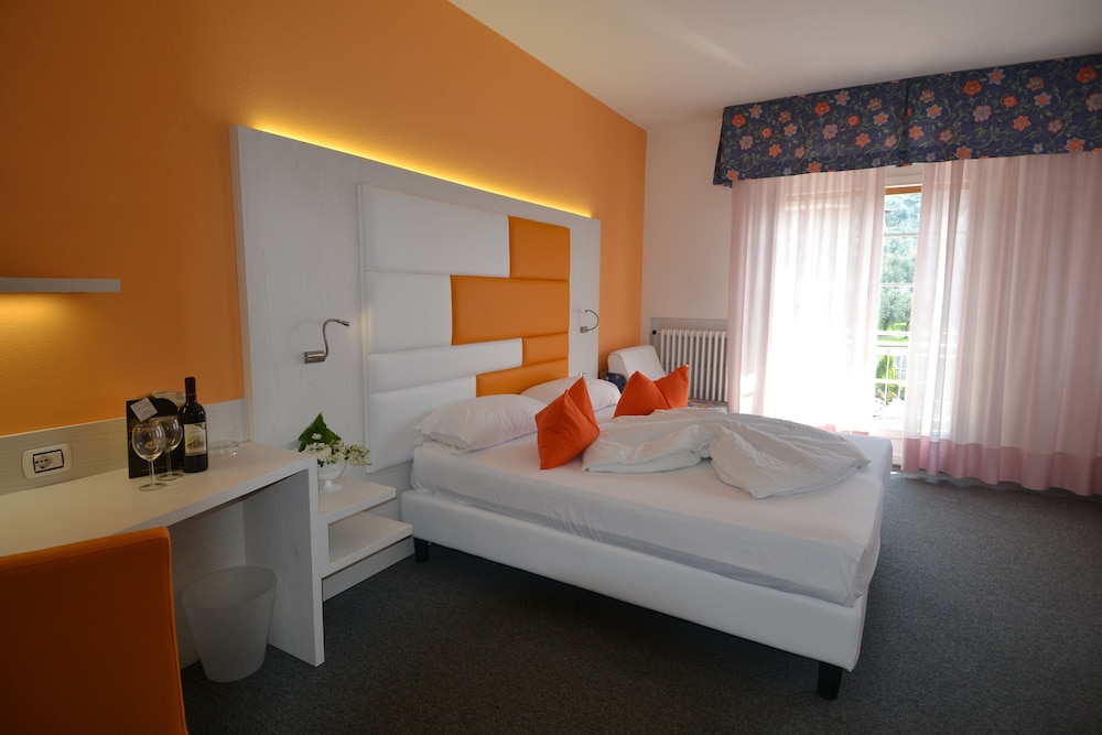 Standard Room, Balcony, Mountain View