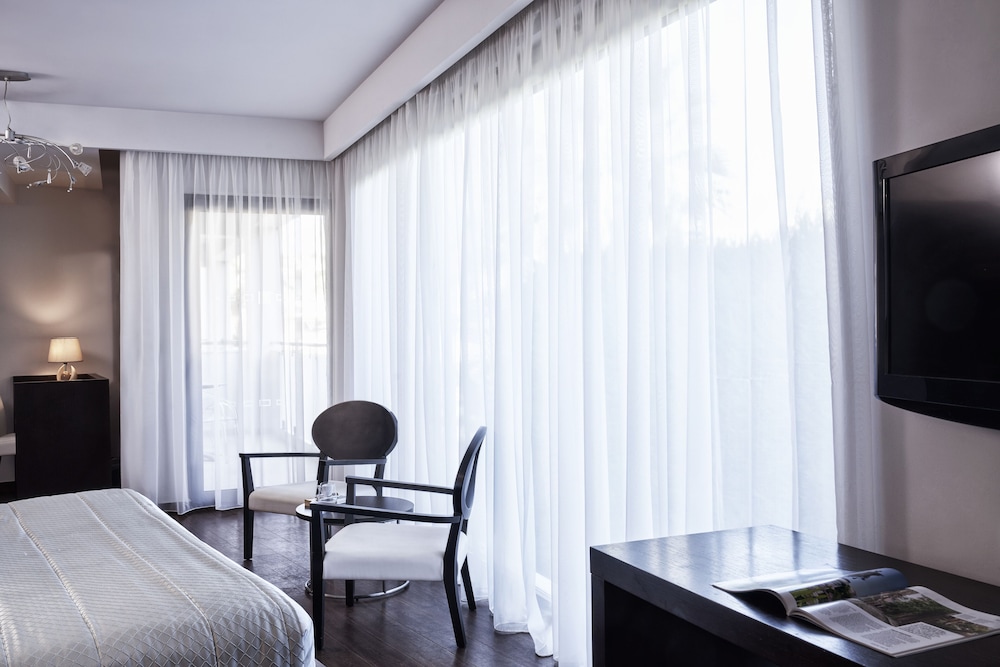 Executive Room, 1 King Bed - Photo 2