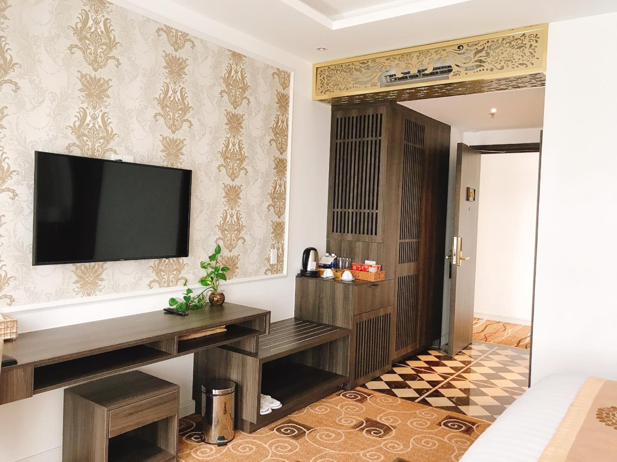 Double or Twin Room with Pool View photo 2