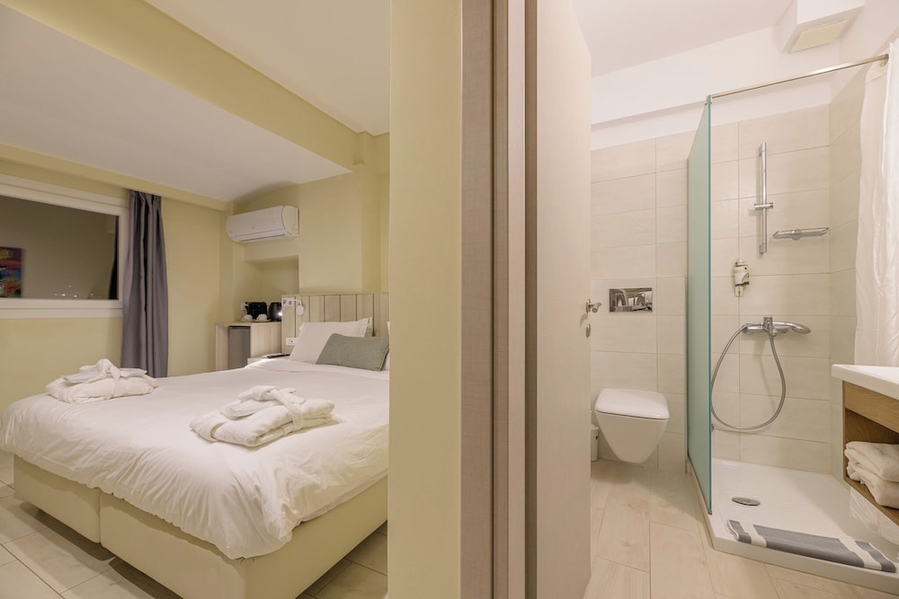 Basic Double Room, 1 Double Bed, Partial Sea View