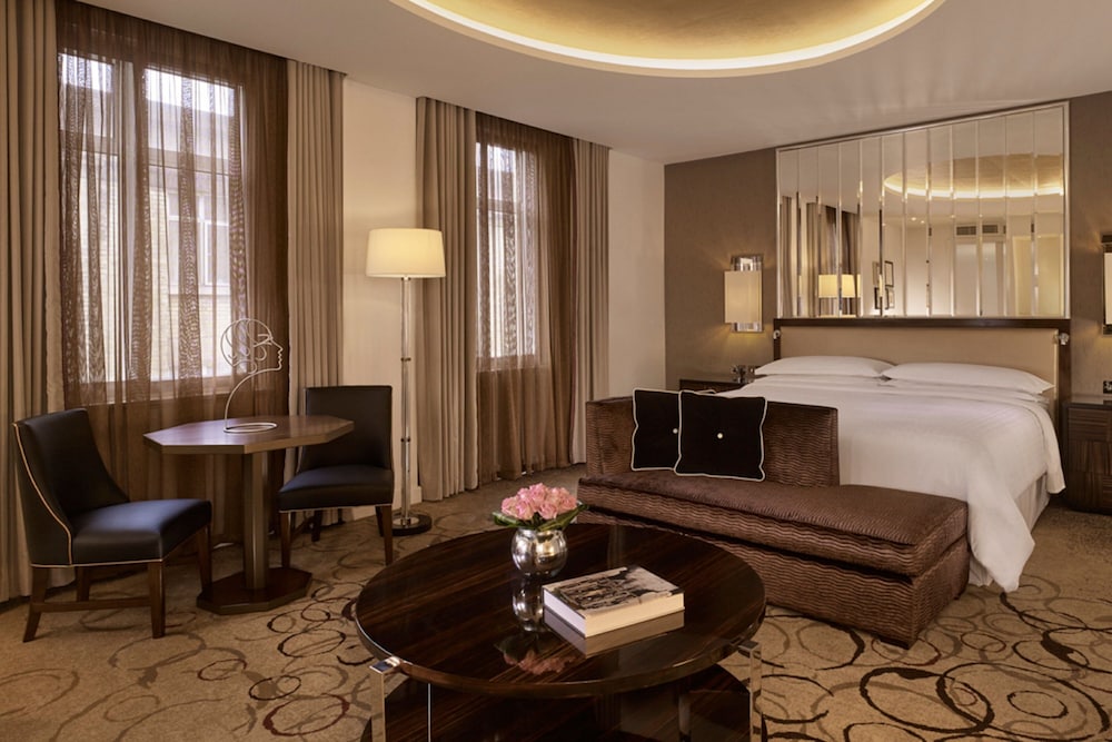 Club Suite, 1 King Bed photo 1