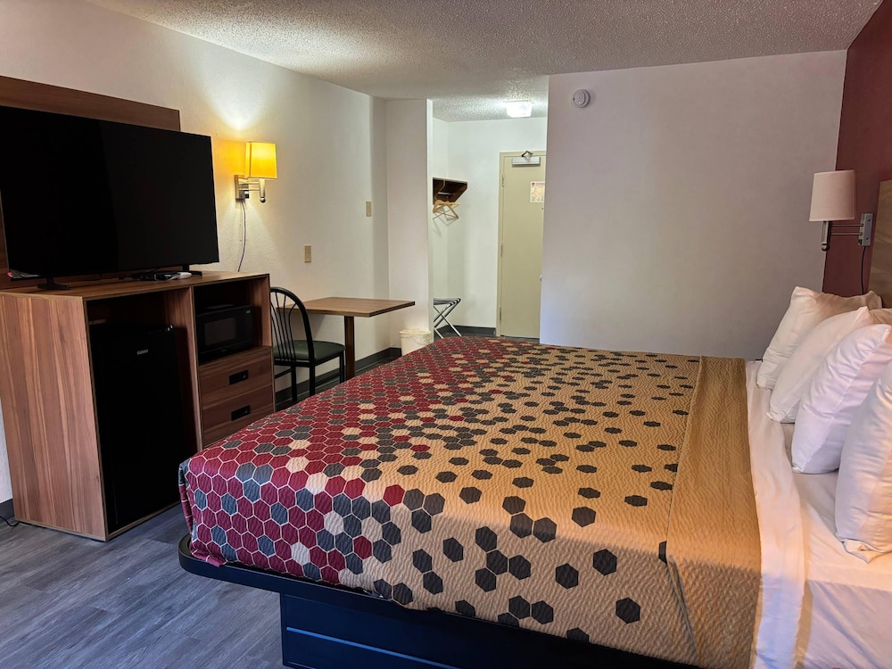 Room, 1 King Bed with Sofa bed, Accessible, Non Smoking - Photo 4