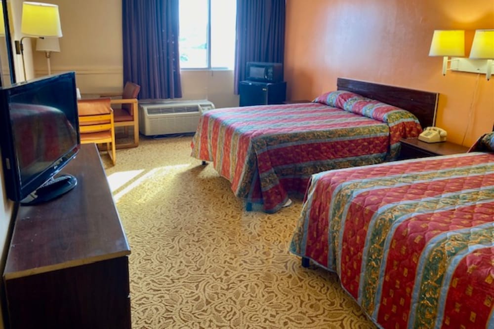 Room, 2 Double Beds, Smoking - Photo 1
