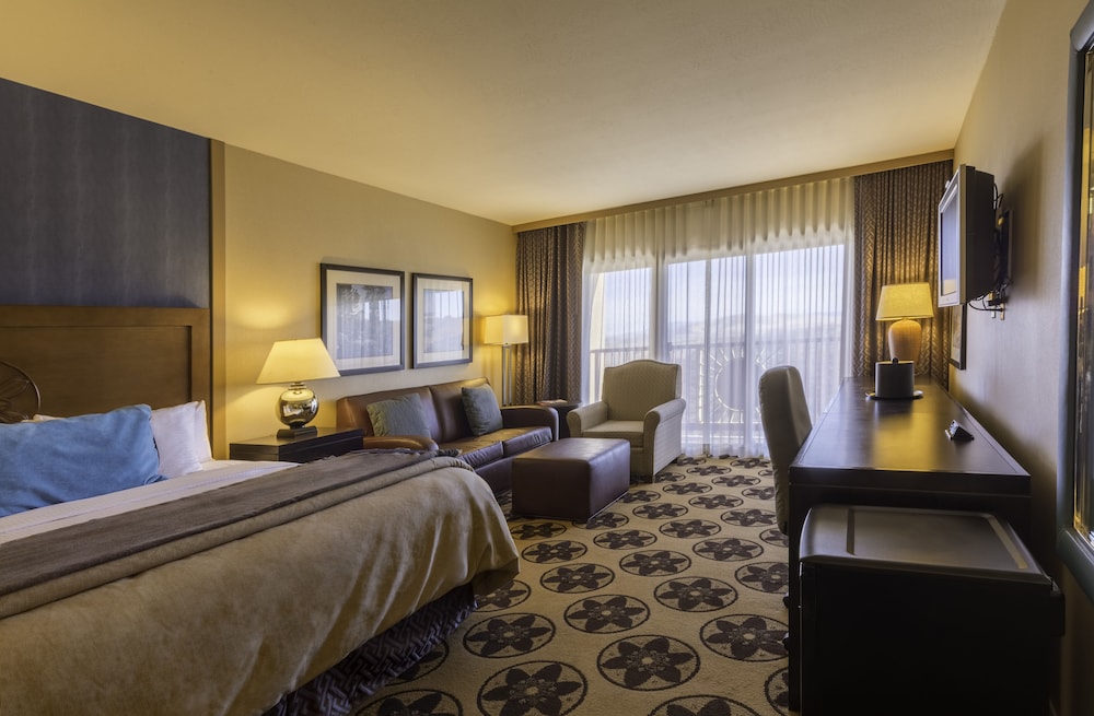 Deluxe Room, 1 King Bed - Photo 3
