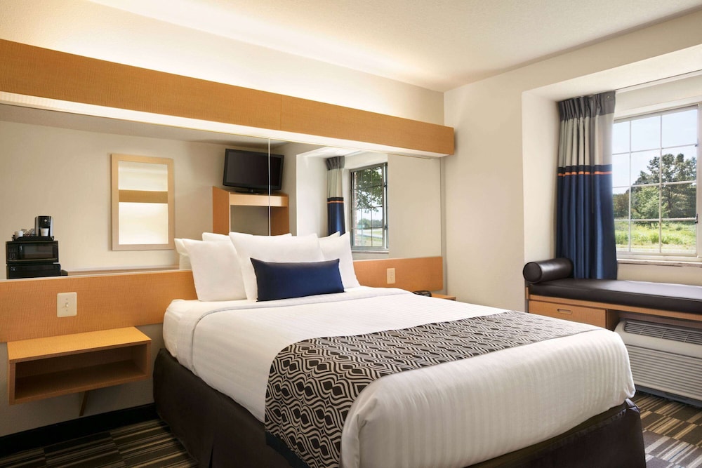 Room, 1 Queen Bed, Non Smoking - Photo 1