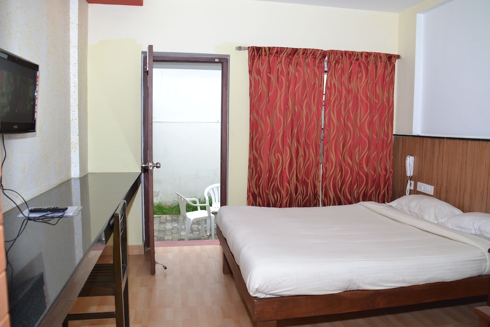 Standard Room, 1 Queen Bed, Balcony, City View