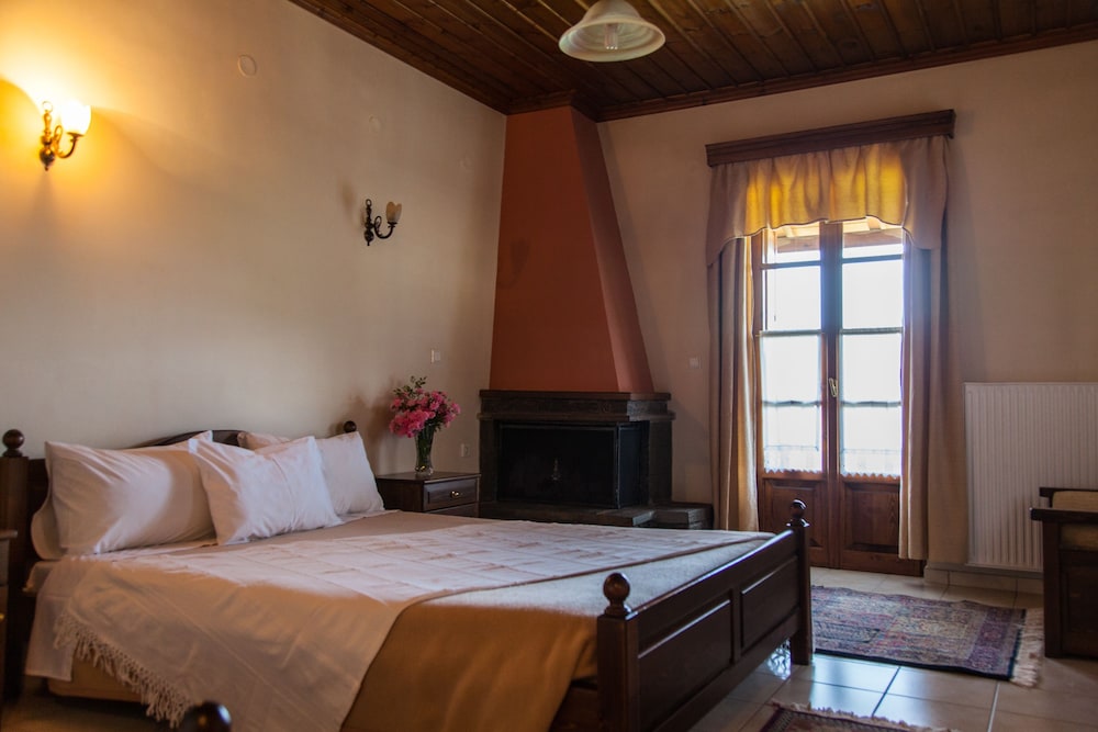 Standard Room, Fireplace, Mountain View