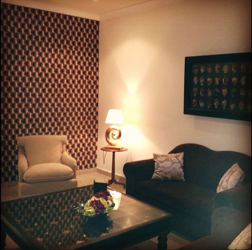 Luxury Suite (Ambassador)