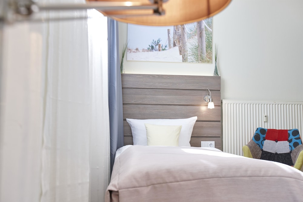 Standard Room, 1 Twin Bed thumbnail 5