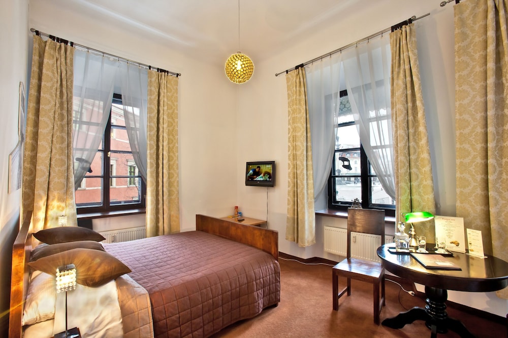 Family Room (with AC) - Photo 3
