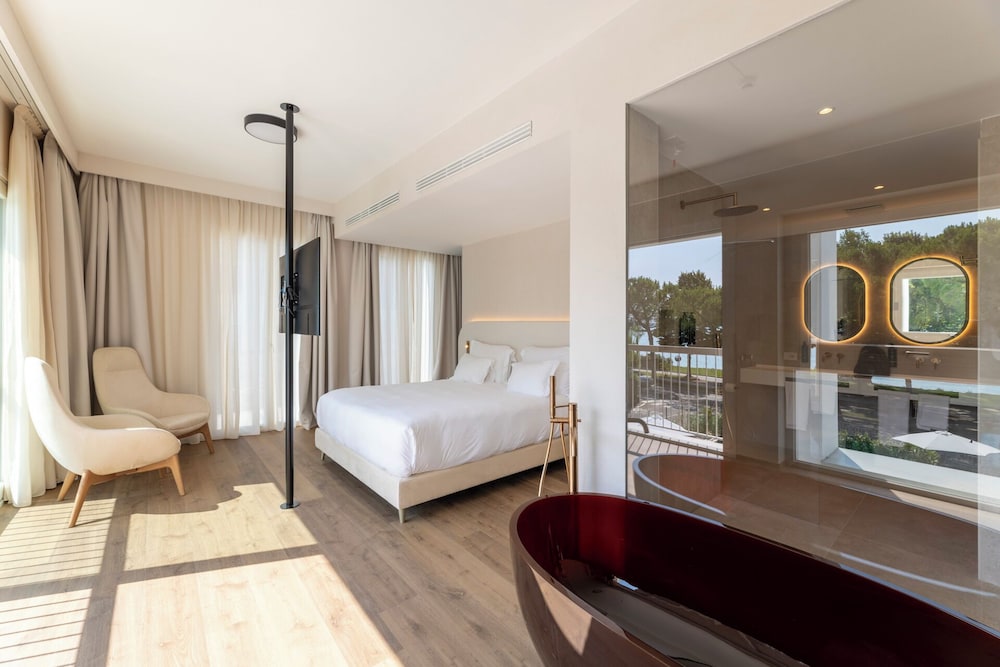 Deluxe Suite, Lake View photo 3