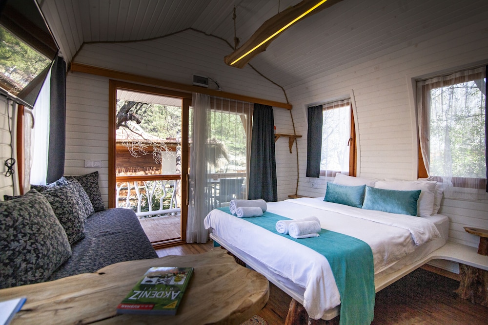 Design Cabin, 1 Queen Bed, Non Smoking, Courtyard View photo 1