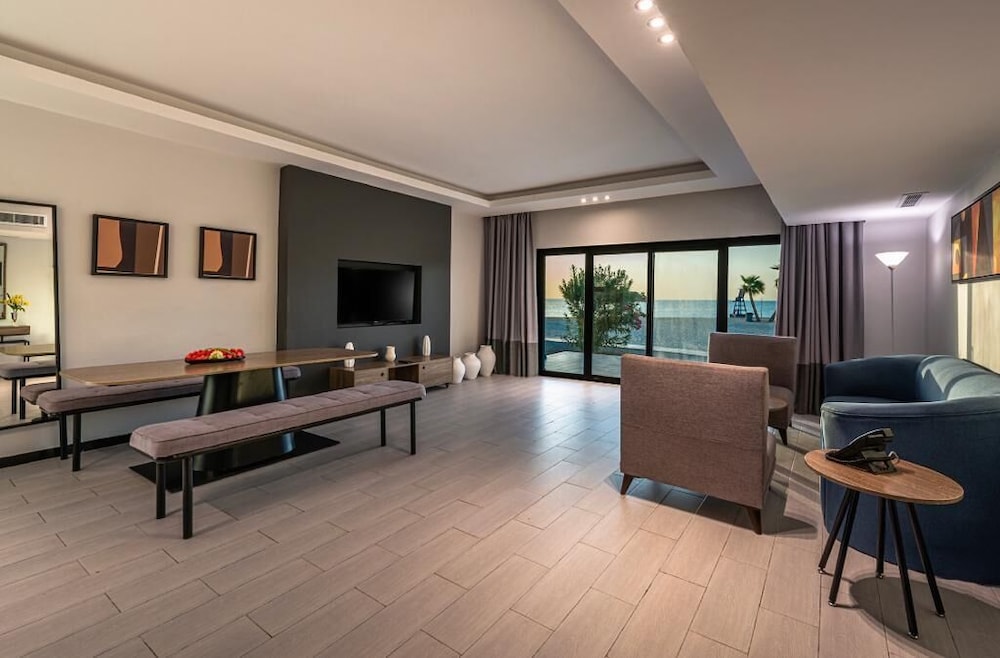 3 Bed Rooms Villa