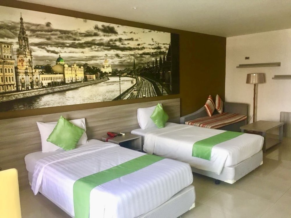 Basic Studio, Multiple Beds