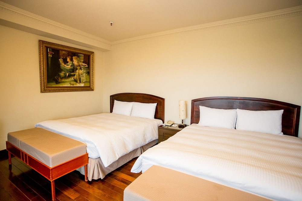 Superior Suite - Photo 9