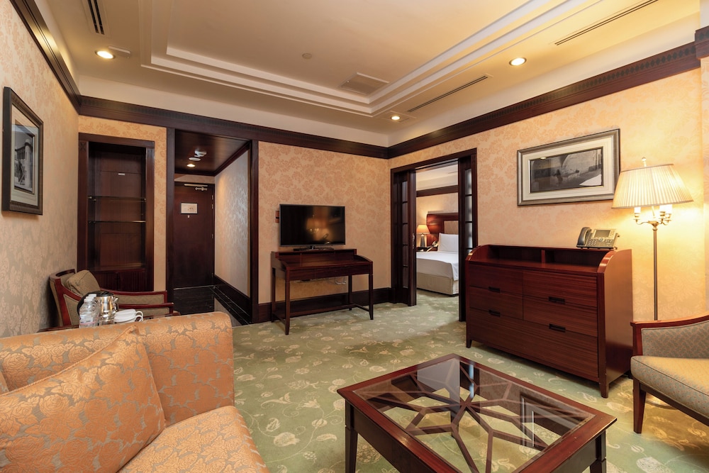 Suite, 1 Bedroom, Club Lounge Access - Photo 8