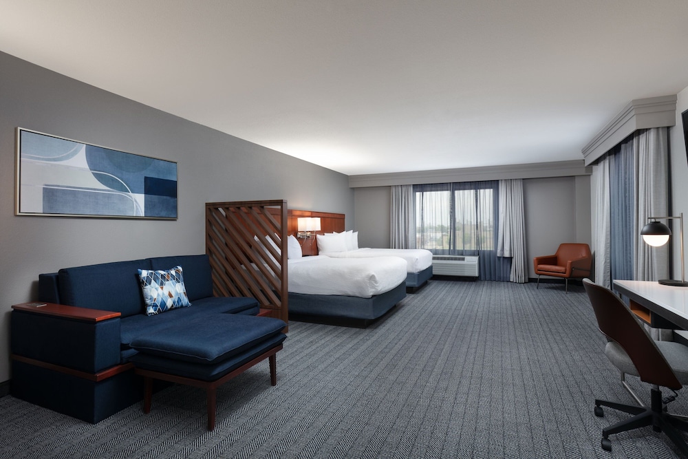 Room, 2 Queen Beds - Photo 1