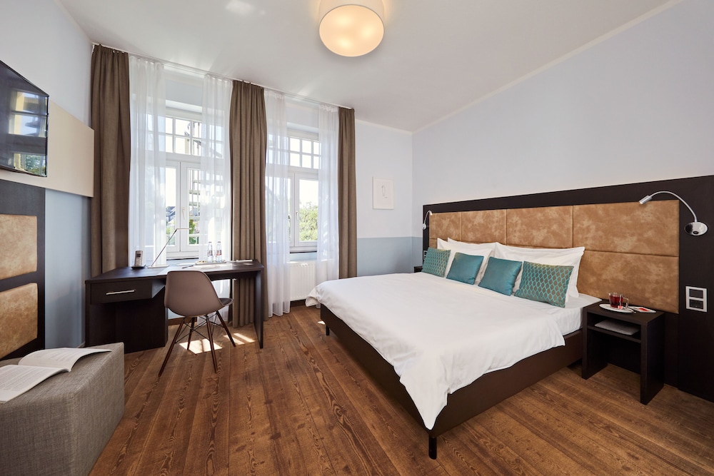 Business Double Room, 1 Queen Bed