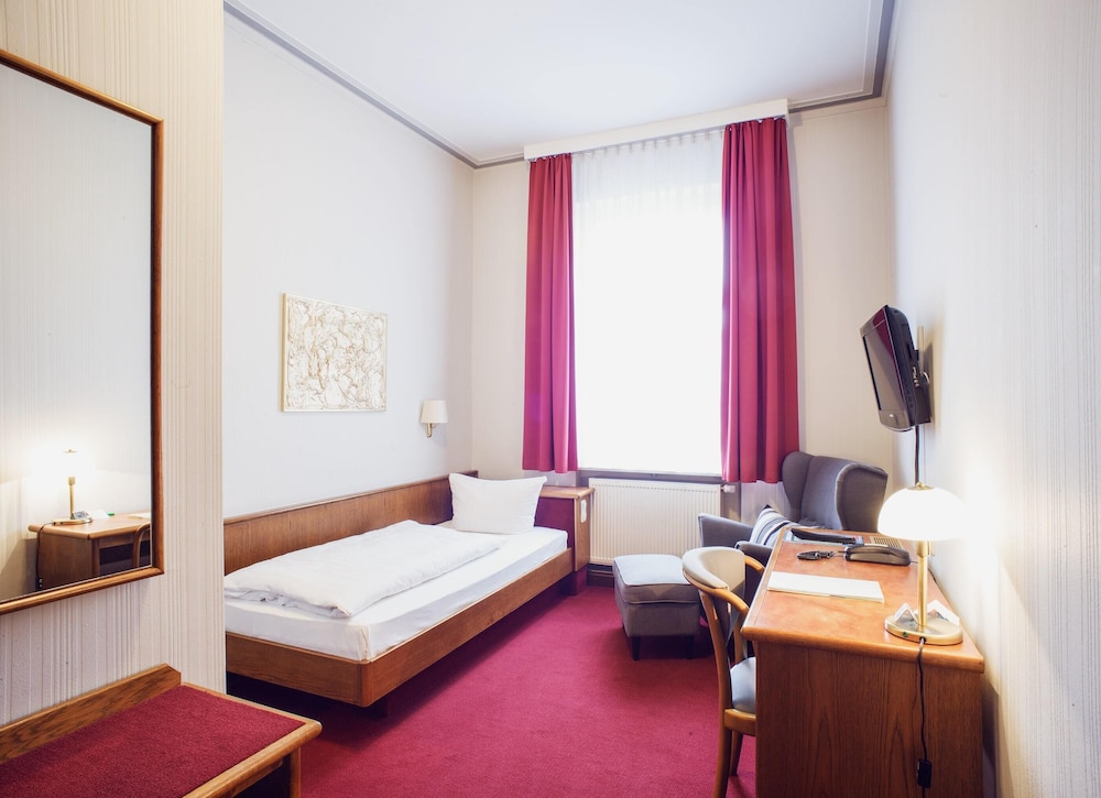 Standard Single Room, Non Smoking (incl.3.50€ Energy Fee p.pers./p.night) photo 2