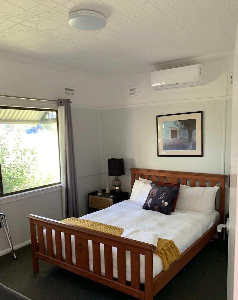 3 Bedroom Cottage - Photo 6