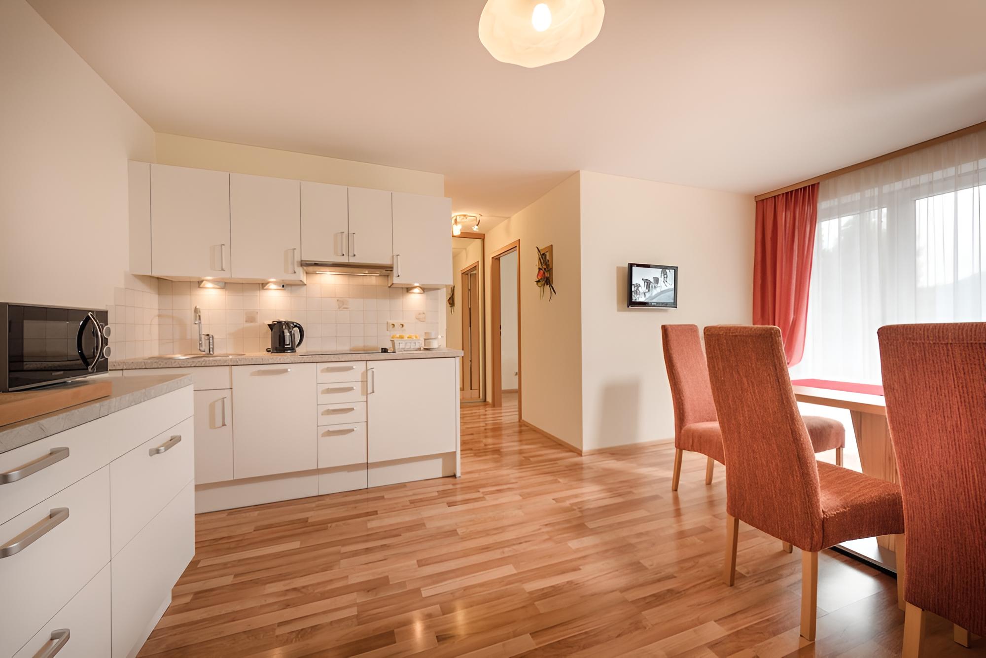 Apartment, 3 Bedrooms, 2 Bathrooms, Mountain View (Number 4) photo 1