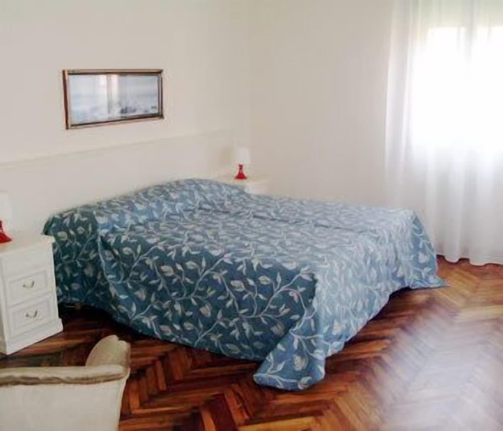 Quadruple Room with External Private Bathroom) photo 1