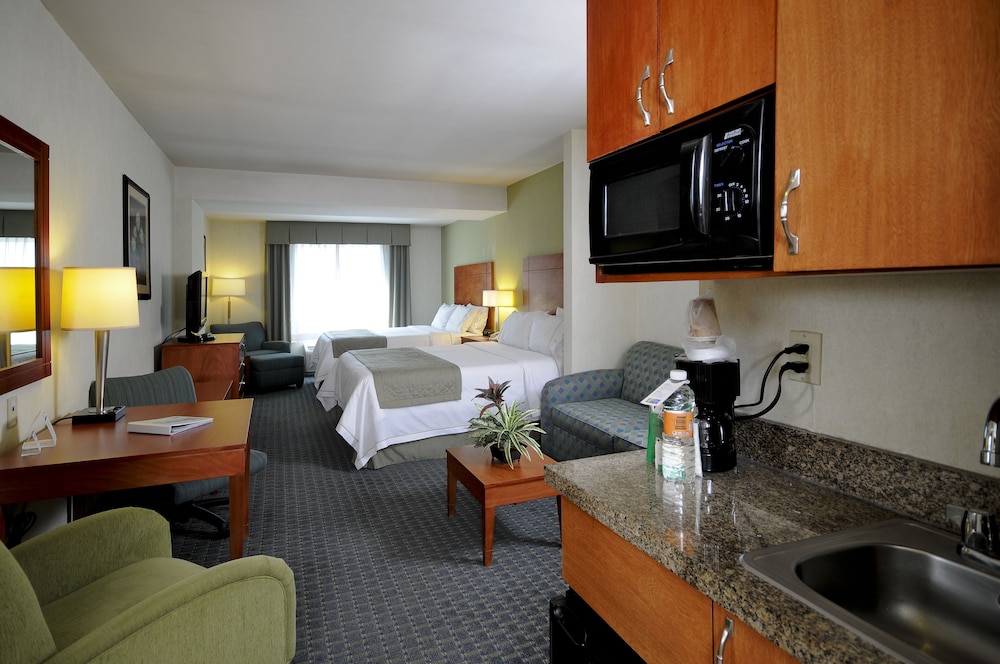 Suite, 1 King Bed - Photo 2
