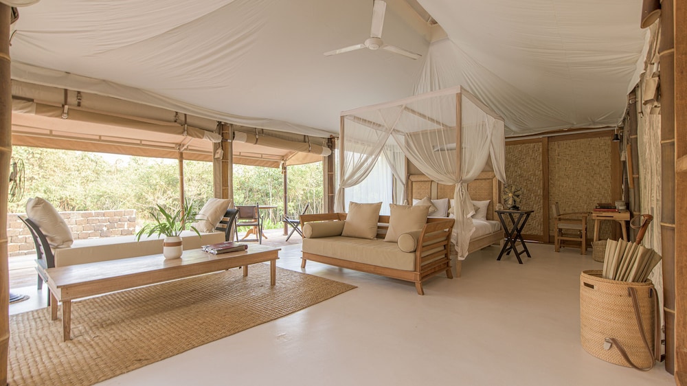 VIP Pool Tent photo 2