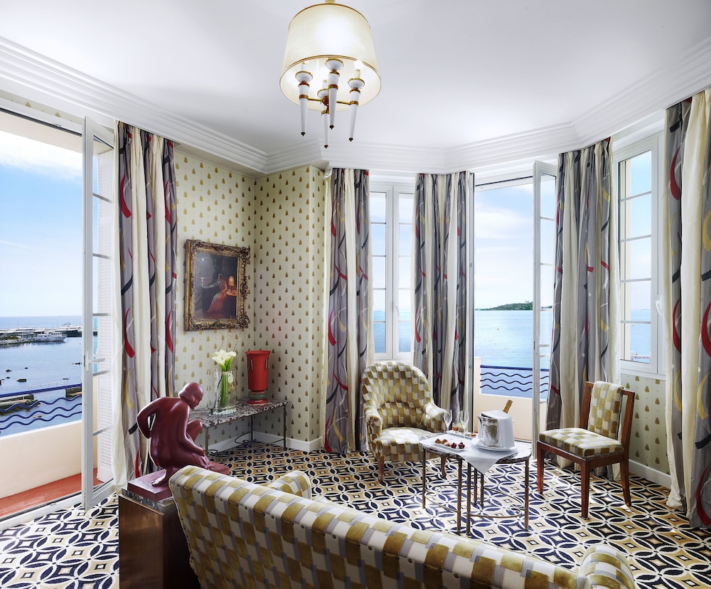 Suite, Sea View