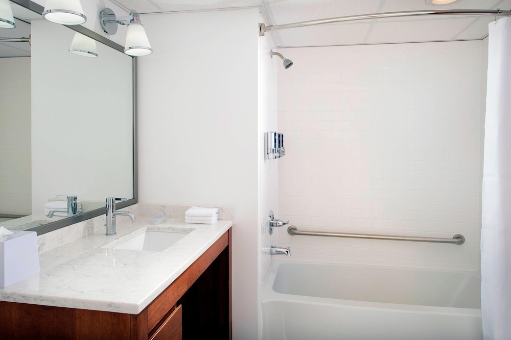 Suite, Multiple Beds, Balcony, Oceanfront (Balcony) - Photo 7