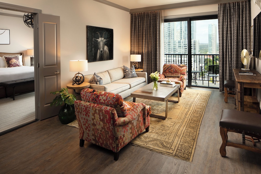 Premium Suite - Photo 2