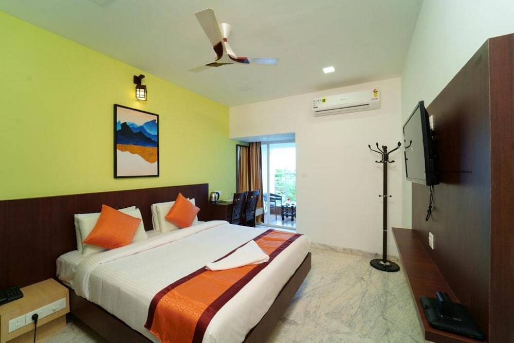 Premium with Balcony - Photo 9