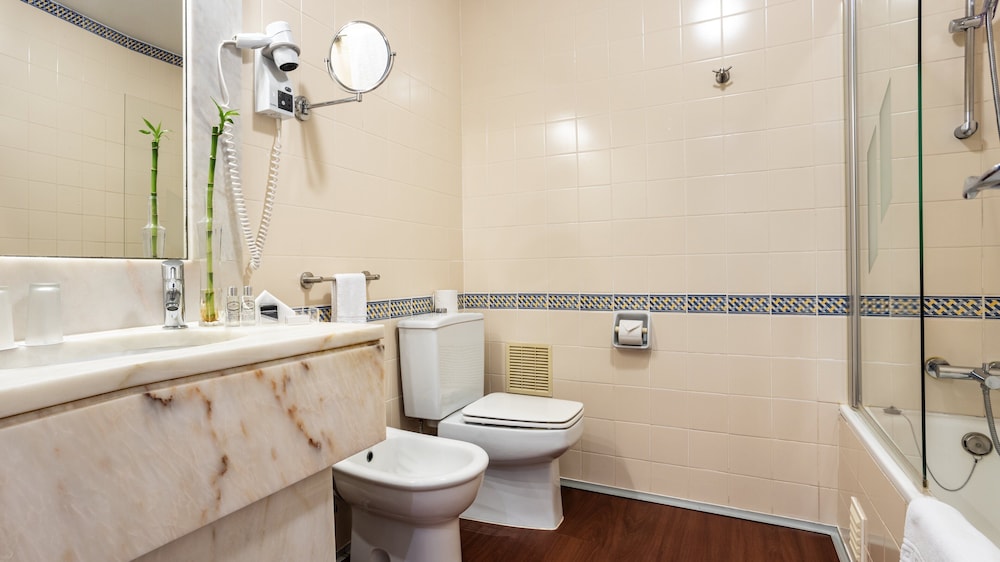 Standard Double or Twin Room - Photo 2