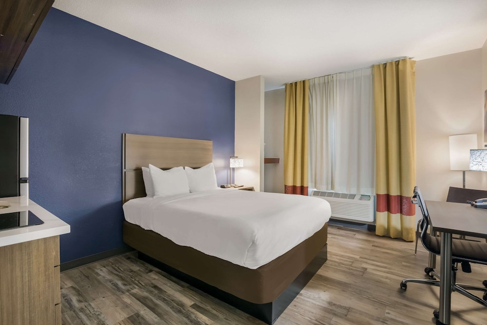 Room, 1 King Bed, Non Smoking (Efficiency) - Photo 1
