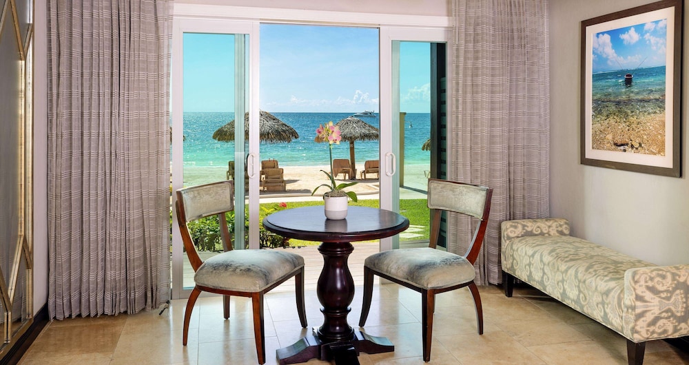 Paradise Beachfront Walkout Club Level Room photo 3