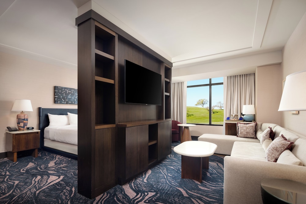 Junior Suite, 1 King Bed (No Balcony)
