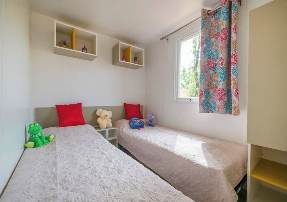 Premium Mobile Home, 3 Bedrooms photo 3