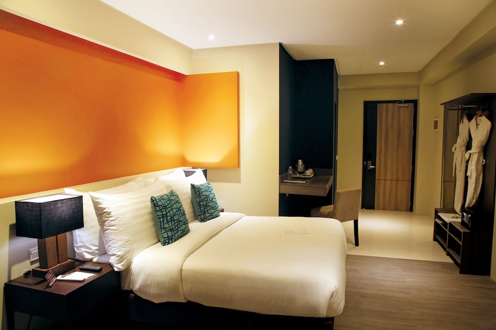 Deluxe Queen Room