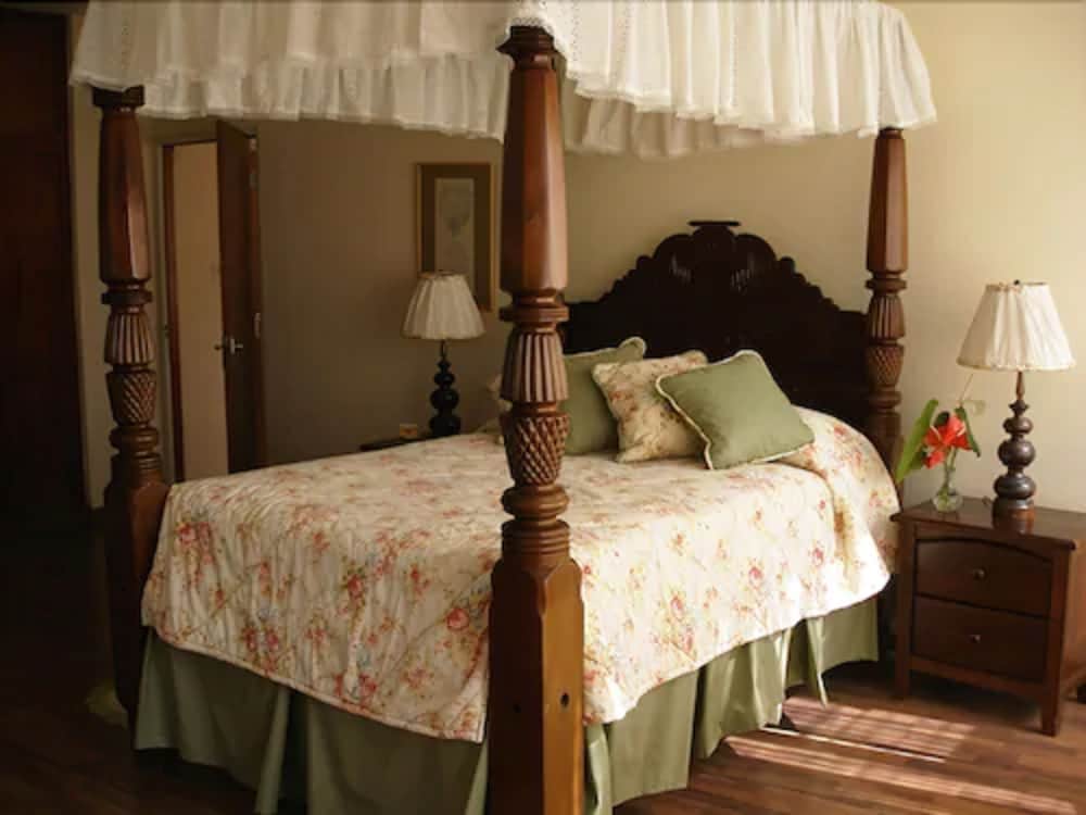Junior Room, 1 King Bed, Balcony, Pool View photo 3