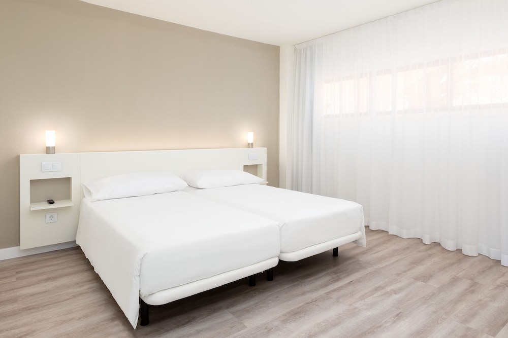 One Bedroom Suite Sea View (2+2)