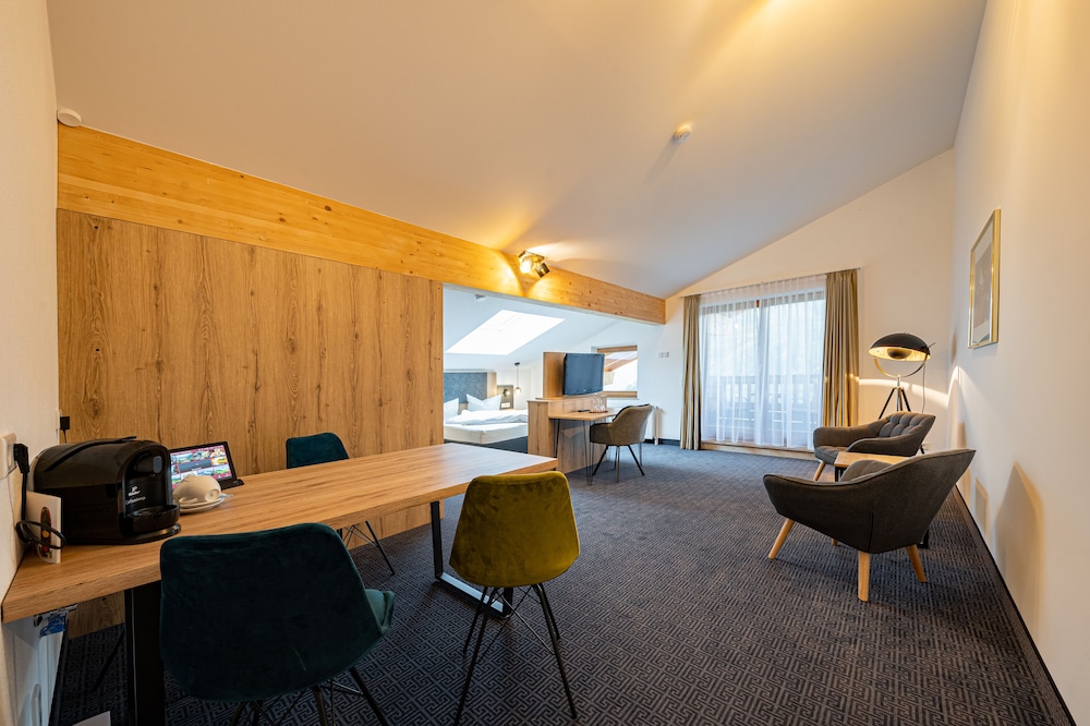 Suite - Photo 2