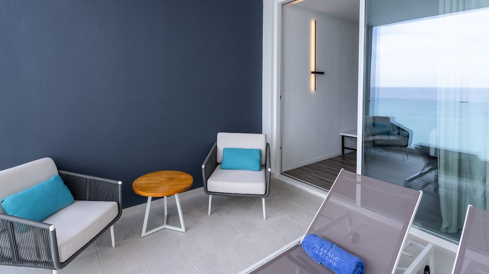 Deluxe Suite, Sea View (Front) - Photo 11